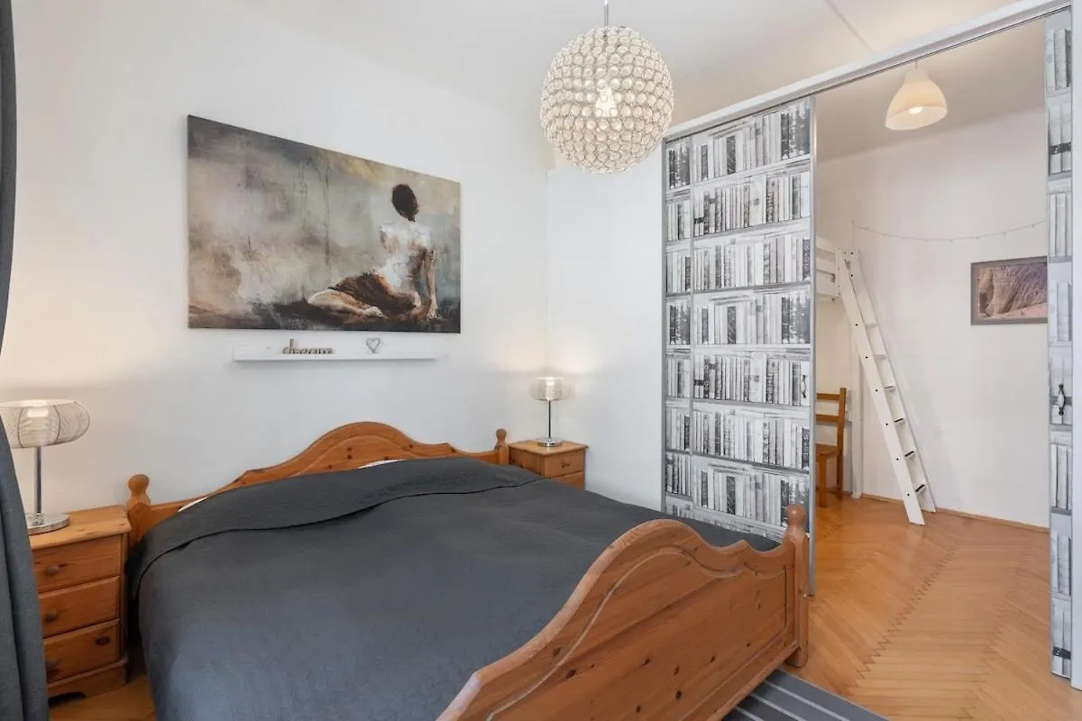 Cozy 2 Bedroom Flat In Praga Apartament