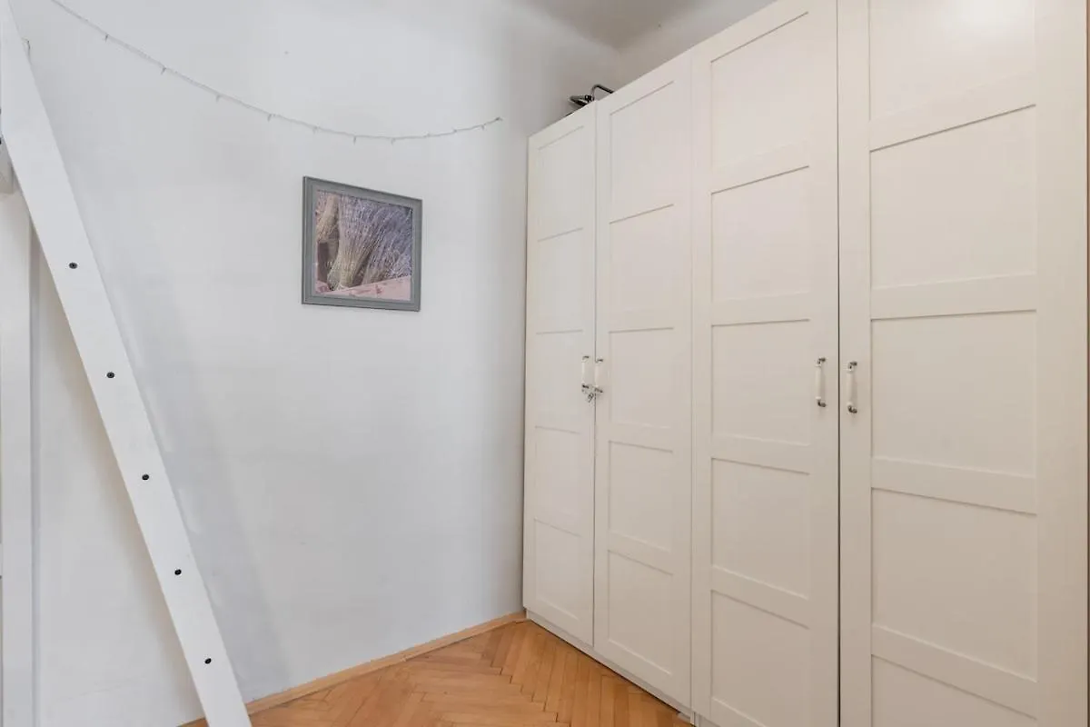 Cozy 2 Bedroom Flat In Praga Appartamento