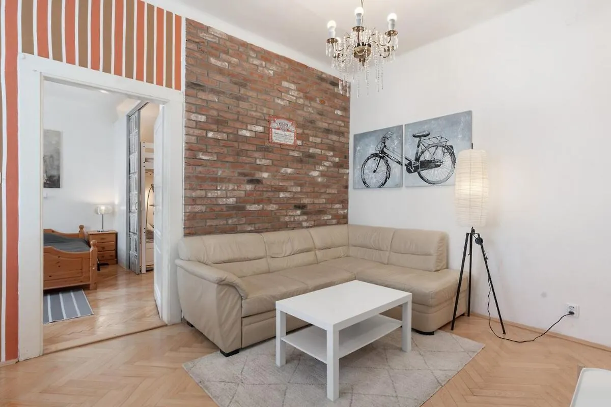 Cozy 2 Bedroom Flat In Praga 0*,